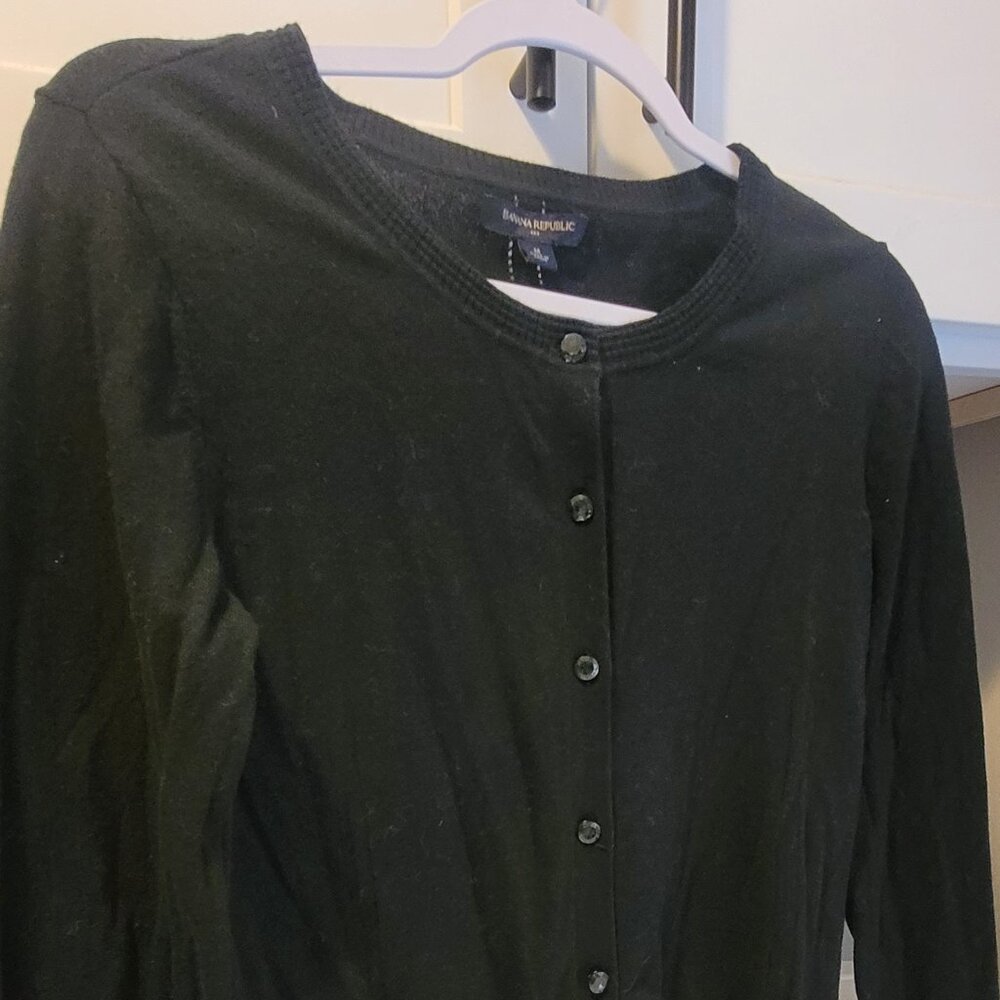 🗝 Banana Republic Lightweight Black Cardigan with Cut Buttons
